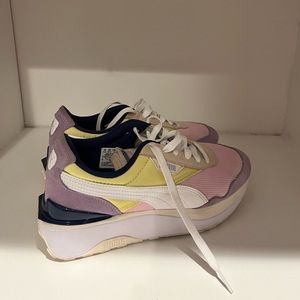 Pumas, platform pastel colored